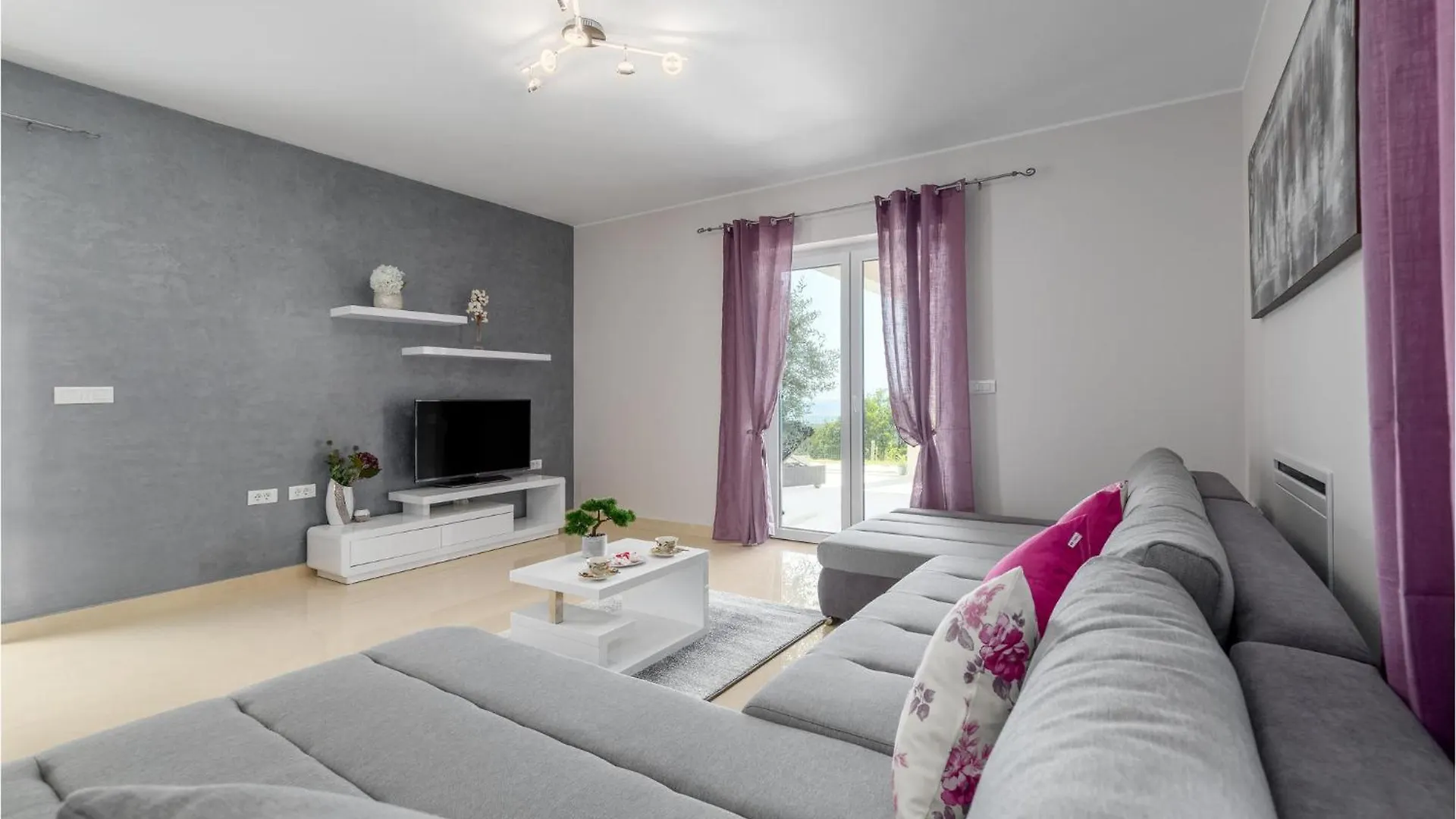 Beautiful Home In Viskovići 0*,